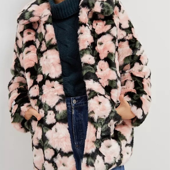Anthropologie Jackets & Blazers - Anthropologie Jakke floral furry fuzzy Tilly Faux Fur Coat size 6/ medium